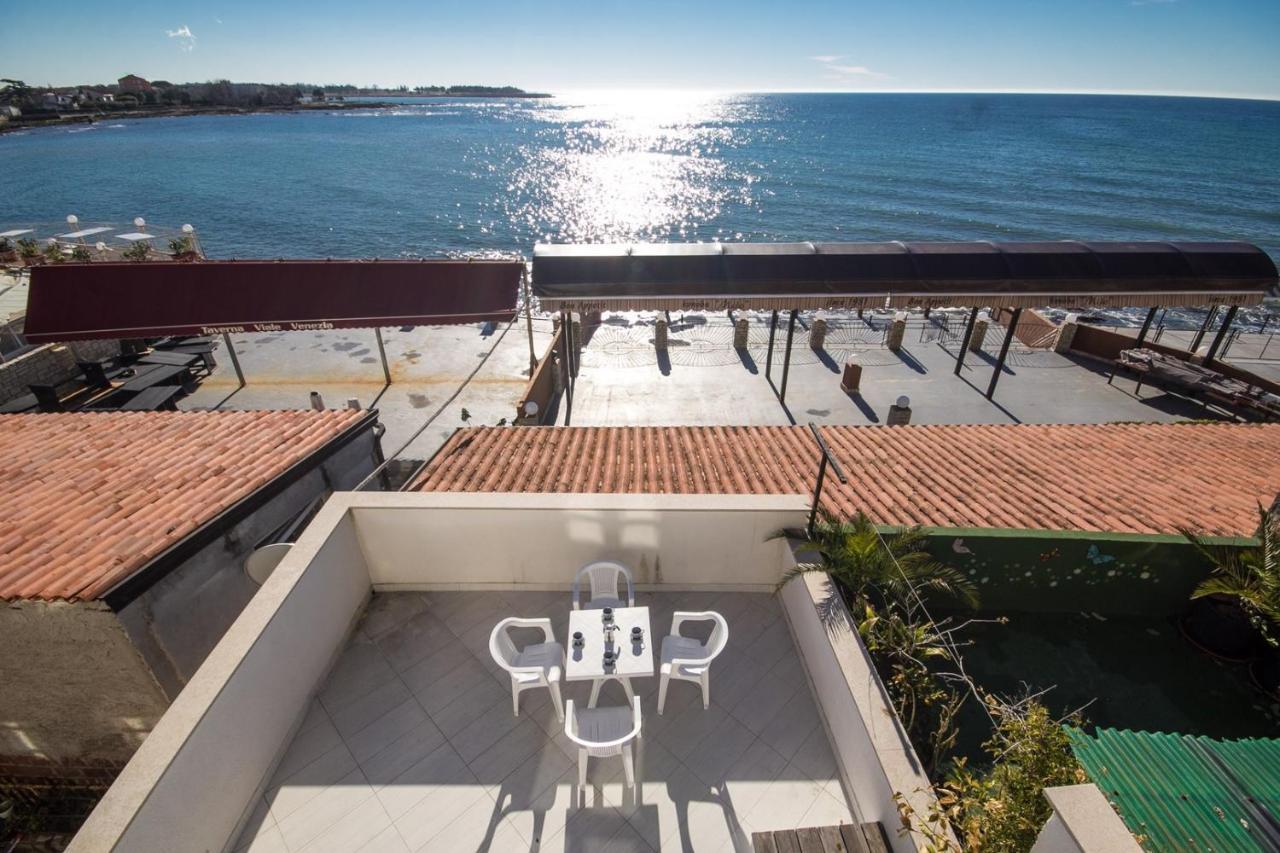 Apartments Umag Center, Seafront With Terrace In Umag Exterior foto