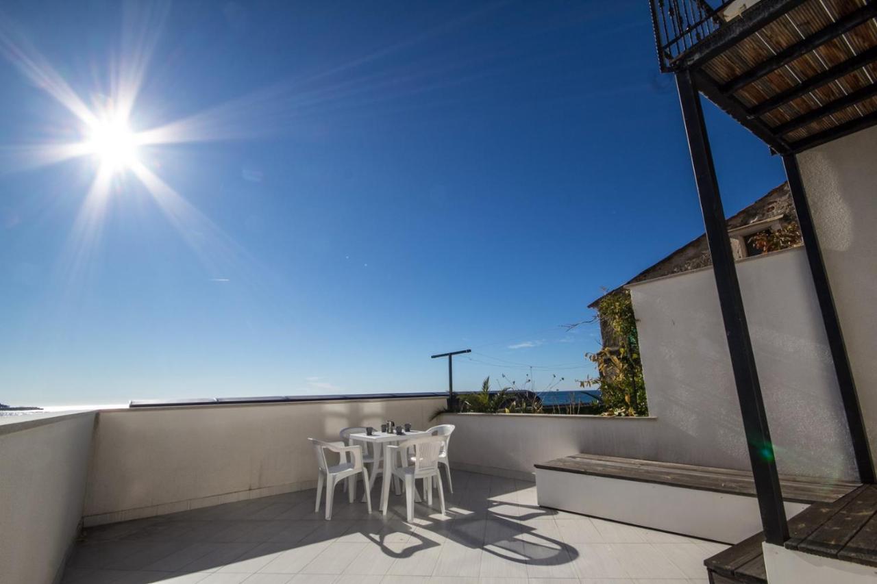 Apartments Umag Center, Seafront With Terrace In Umag Exterior foto